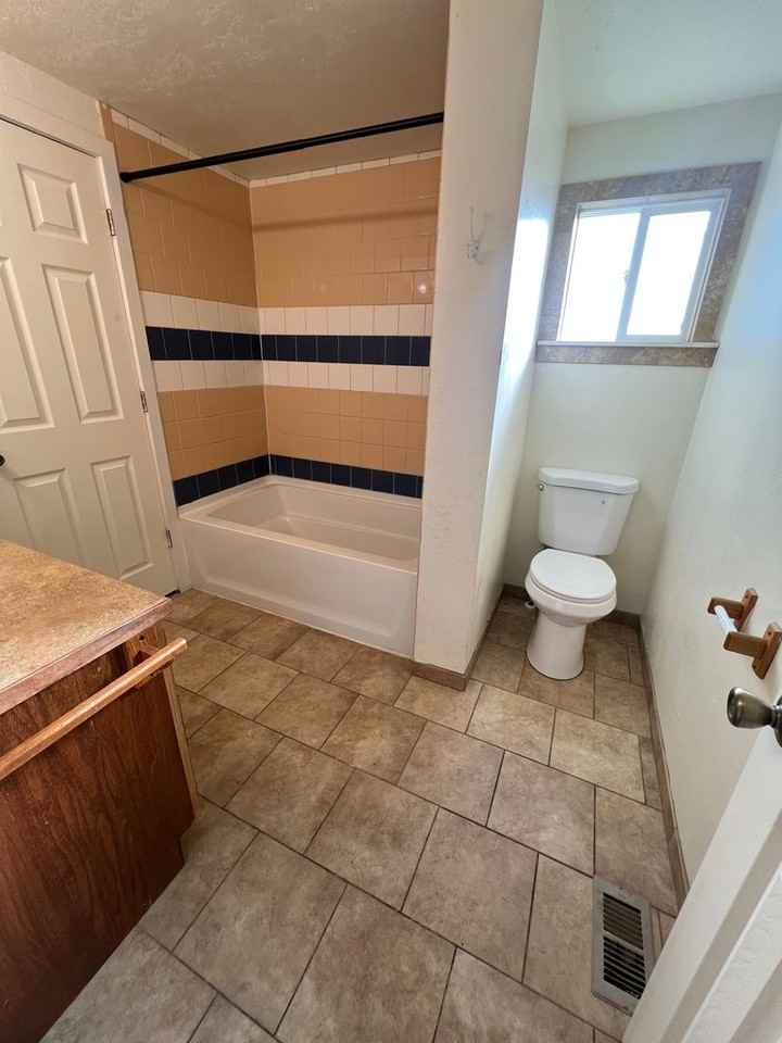 517 E Chubbuck Rd - Photo 6 of 12