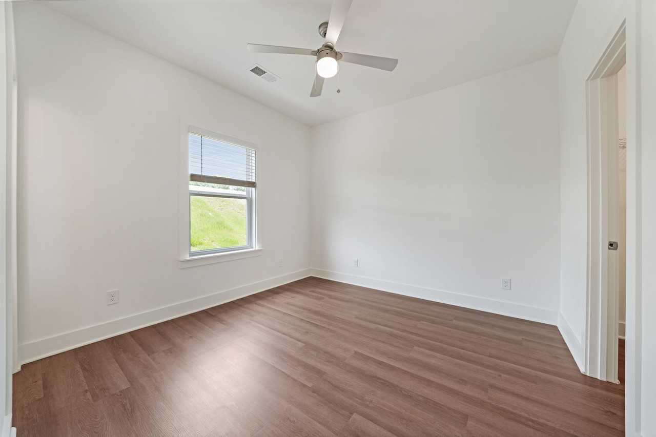 236 Huntley Pl - Photo 7 of 37