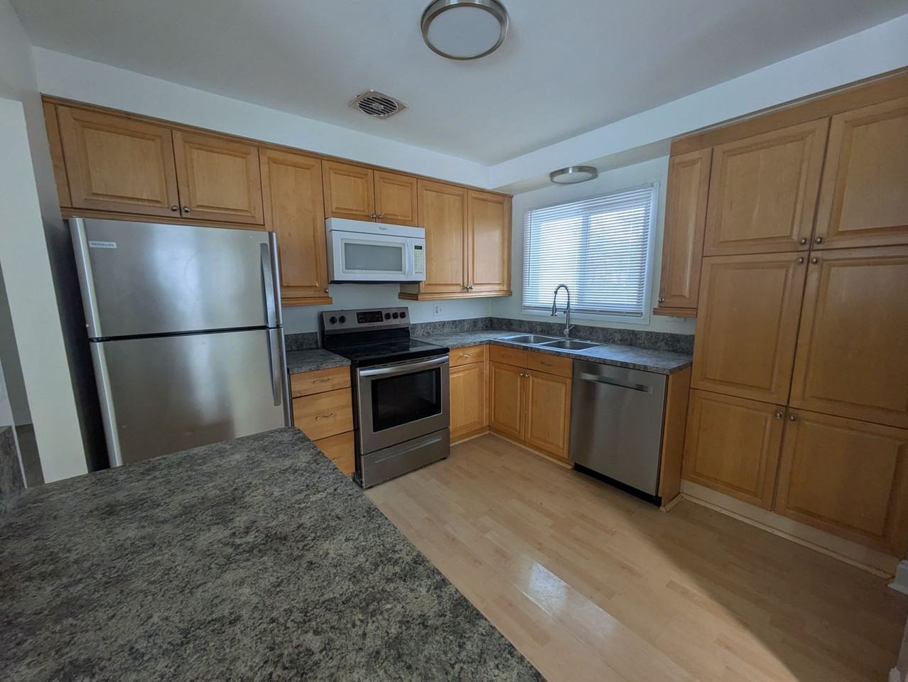 6340 Eastlawn Ave - Photo 7 of 25