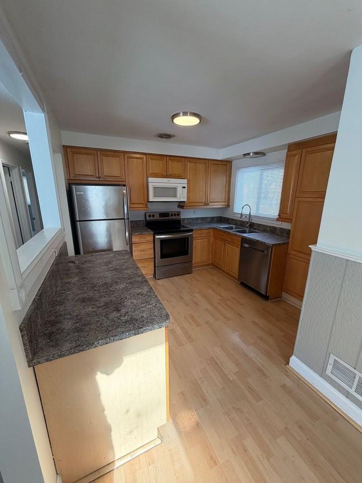 6340 Eastlawn Ave - Photo 6 of 22