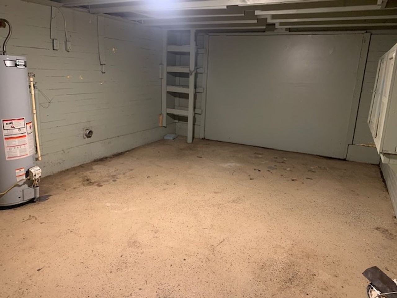 560 Glenwood St - Photo 7 of 11