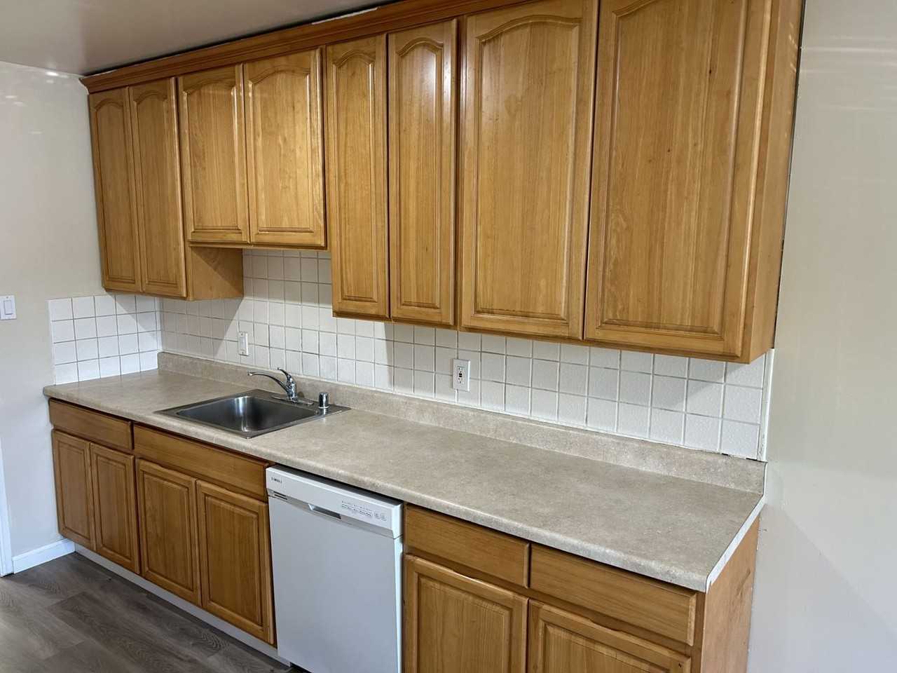 3215 Hazelwood St - Photo 7 of 21