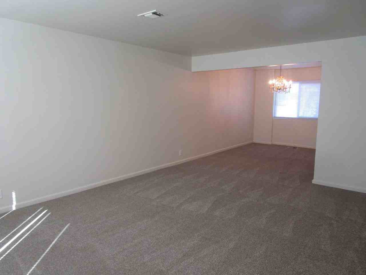 812 Briarwood Ct - Photo 3 of 17