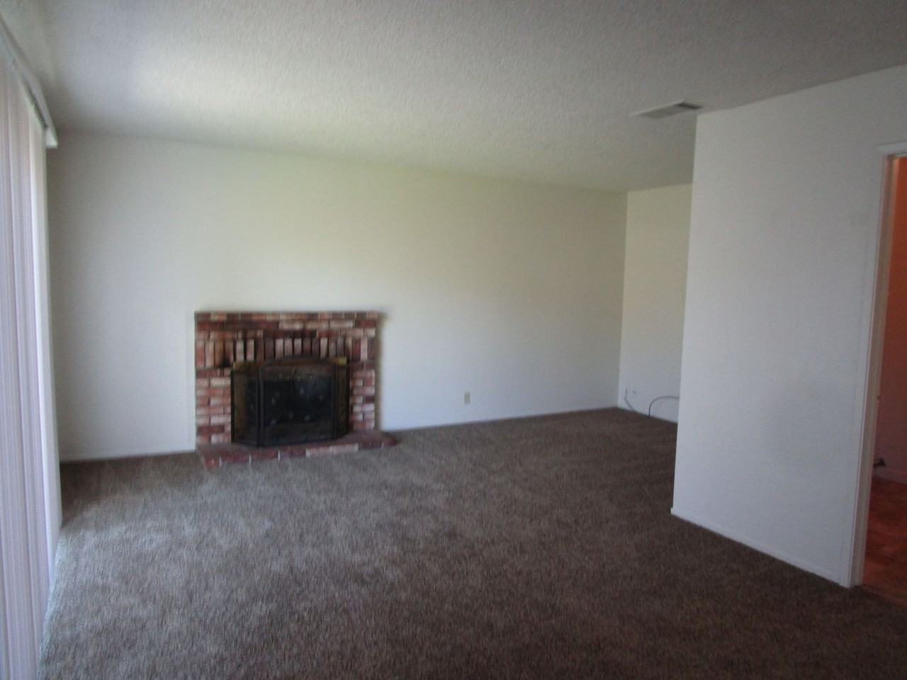 404 Coot Ln - Photo 7 of 19