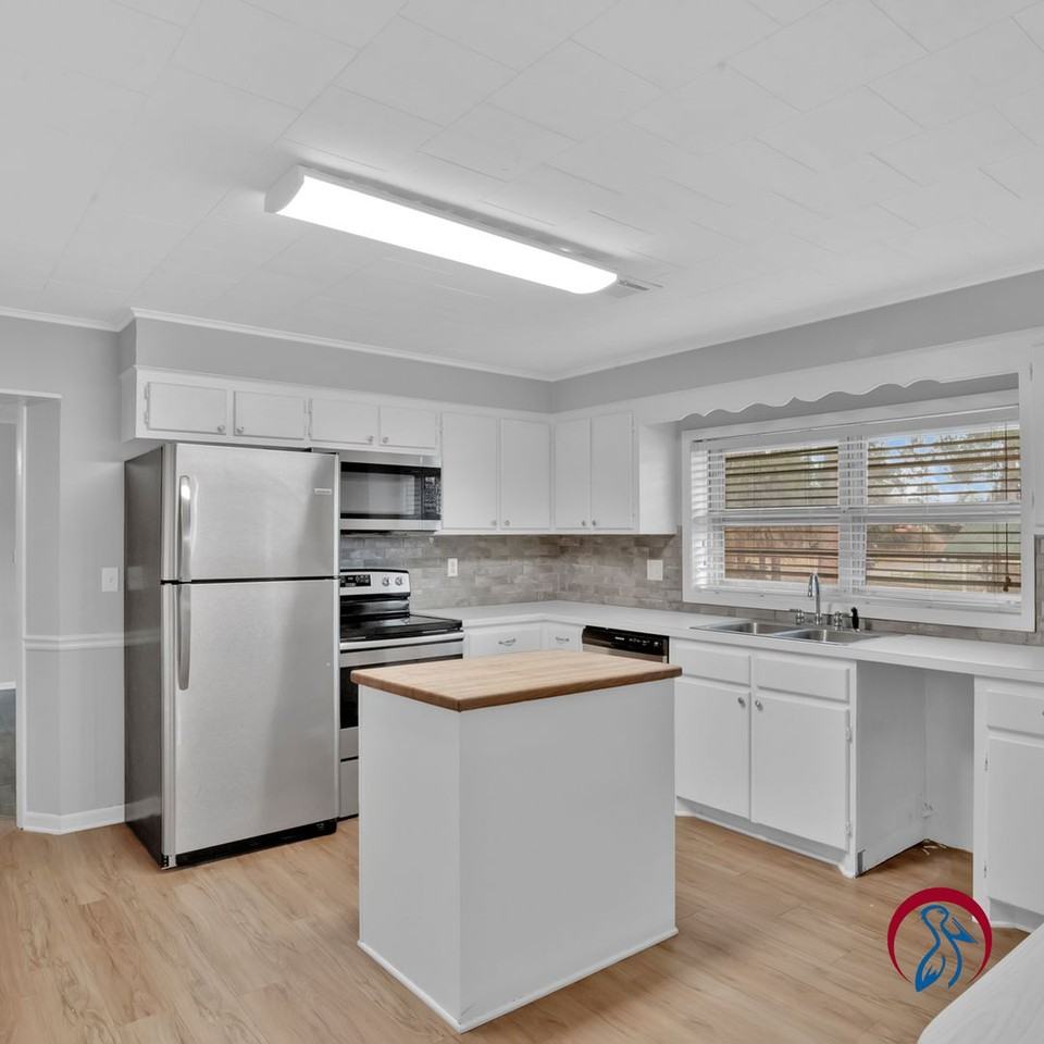 7087 Cypress St - Photo 2 of 10