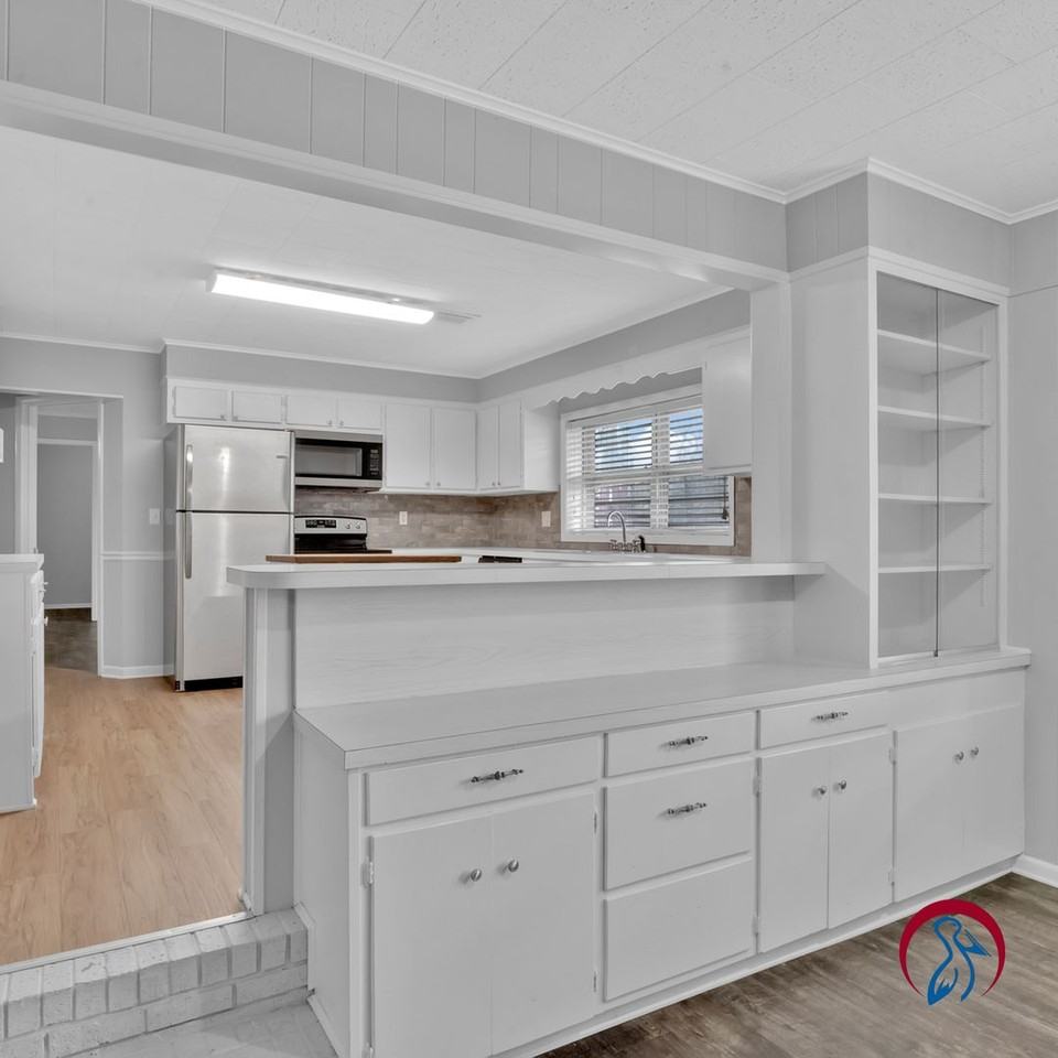 7087 Cypress St - Photo 3 of 10