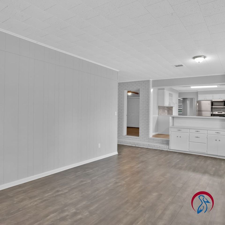 7087 Cypress St - Photo 5 of 10