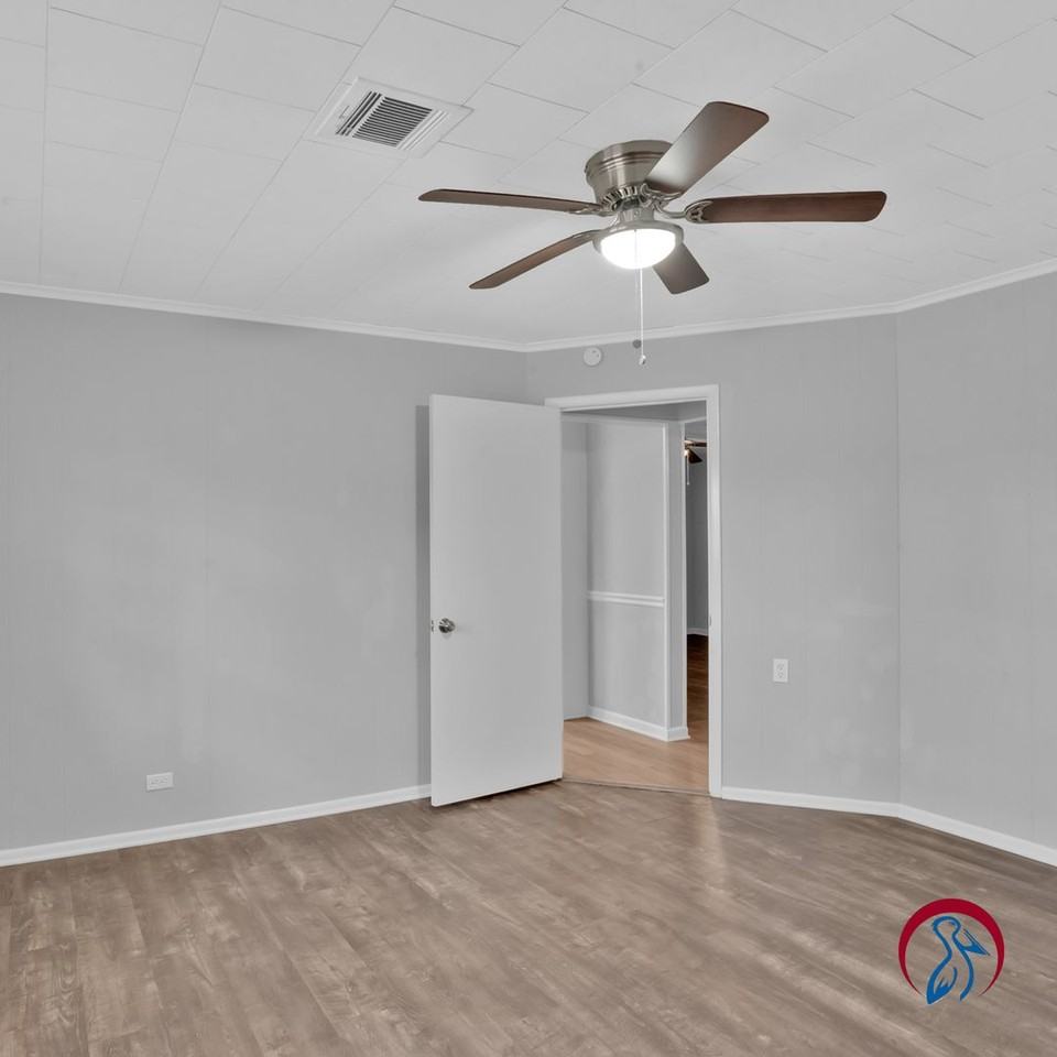 7087 Cypress St - Photo 6 of 10