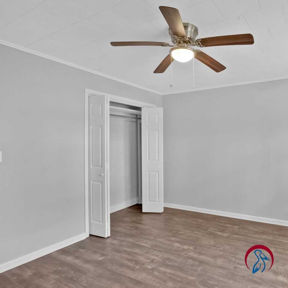 7087 Cypress St - Photo 7 of 10