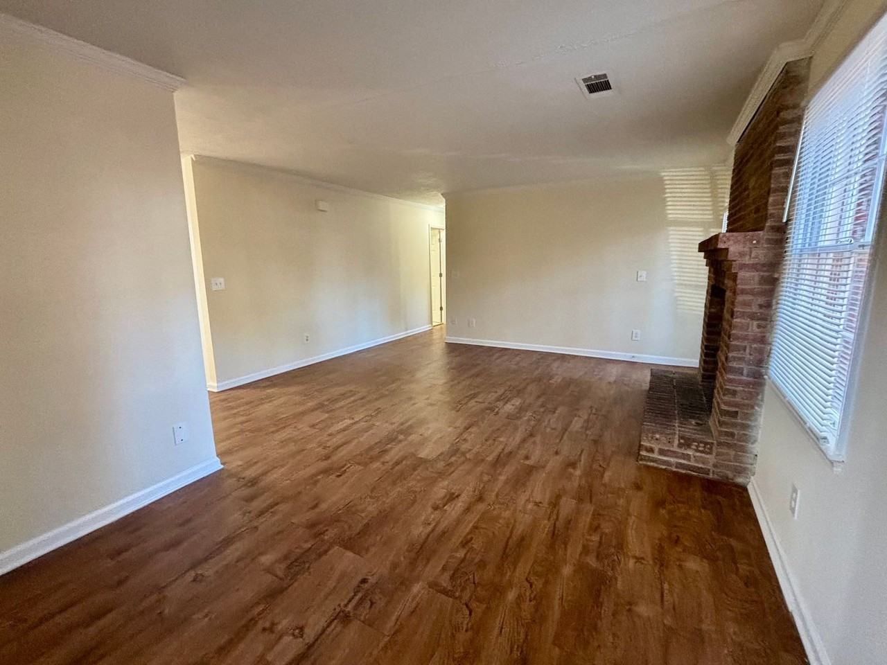 1579 Harbins Rd - Photo 4 of 21