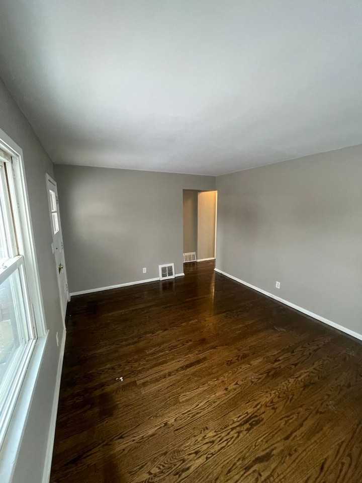 4718 N 21st St - Photo 2 of 7