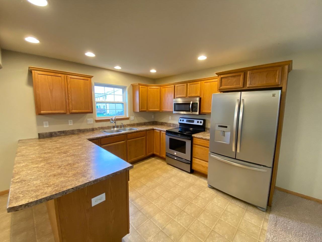 1029 Amelia Dr #4 - Photo 4 of 25