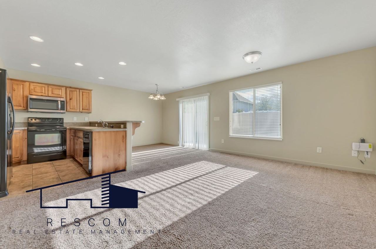 2042 Evans Cove Loop - Photo 2 of 20