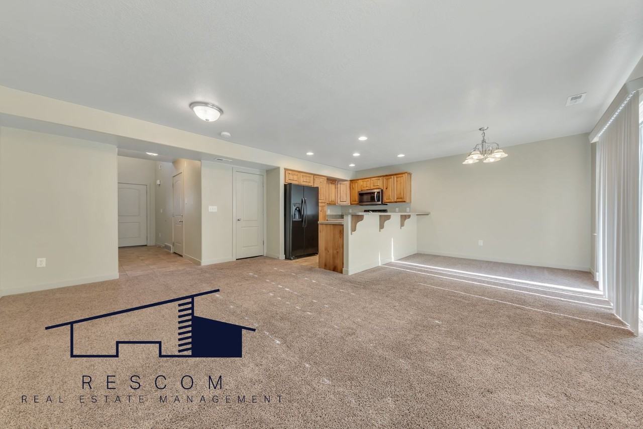 2042 Evans Cove Loop - Photo 3 of 20