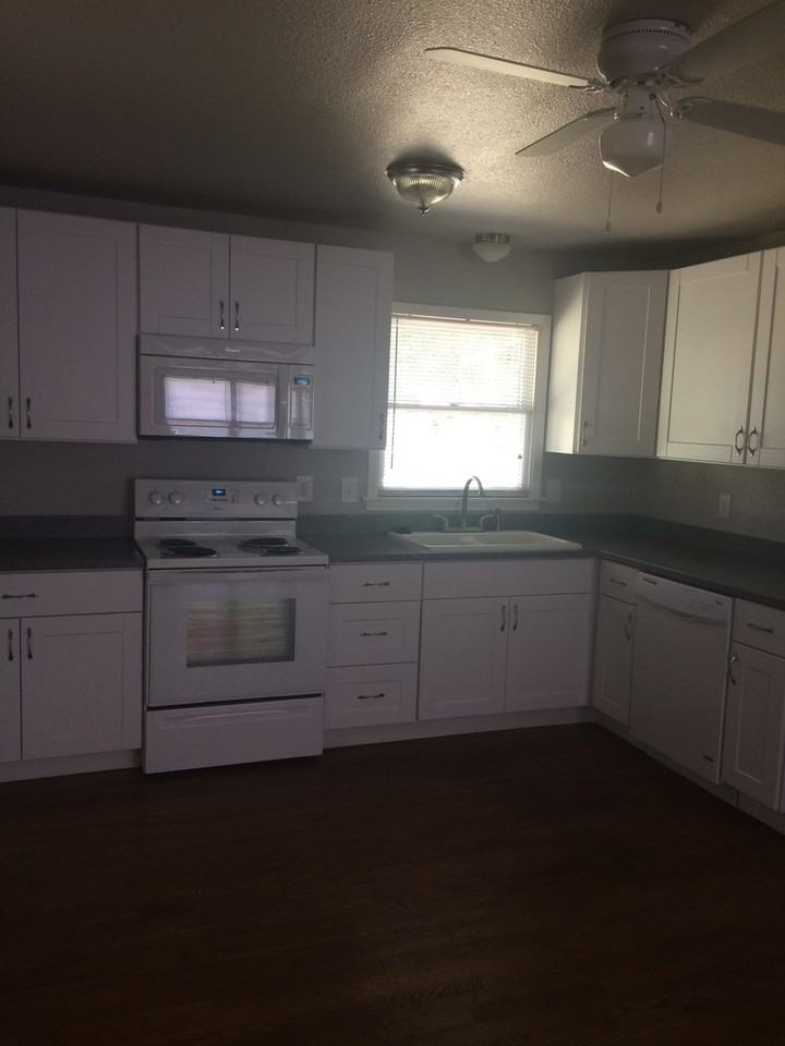 2151 Bridge Ave - Photo 3 of 12