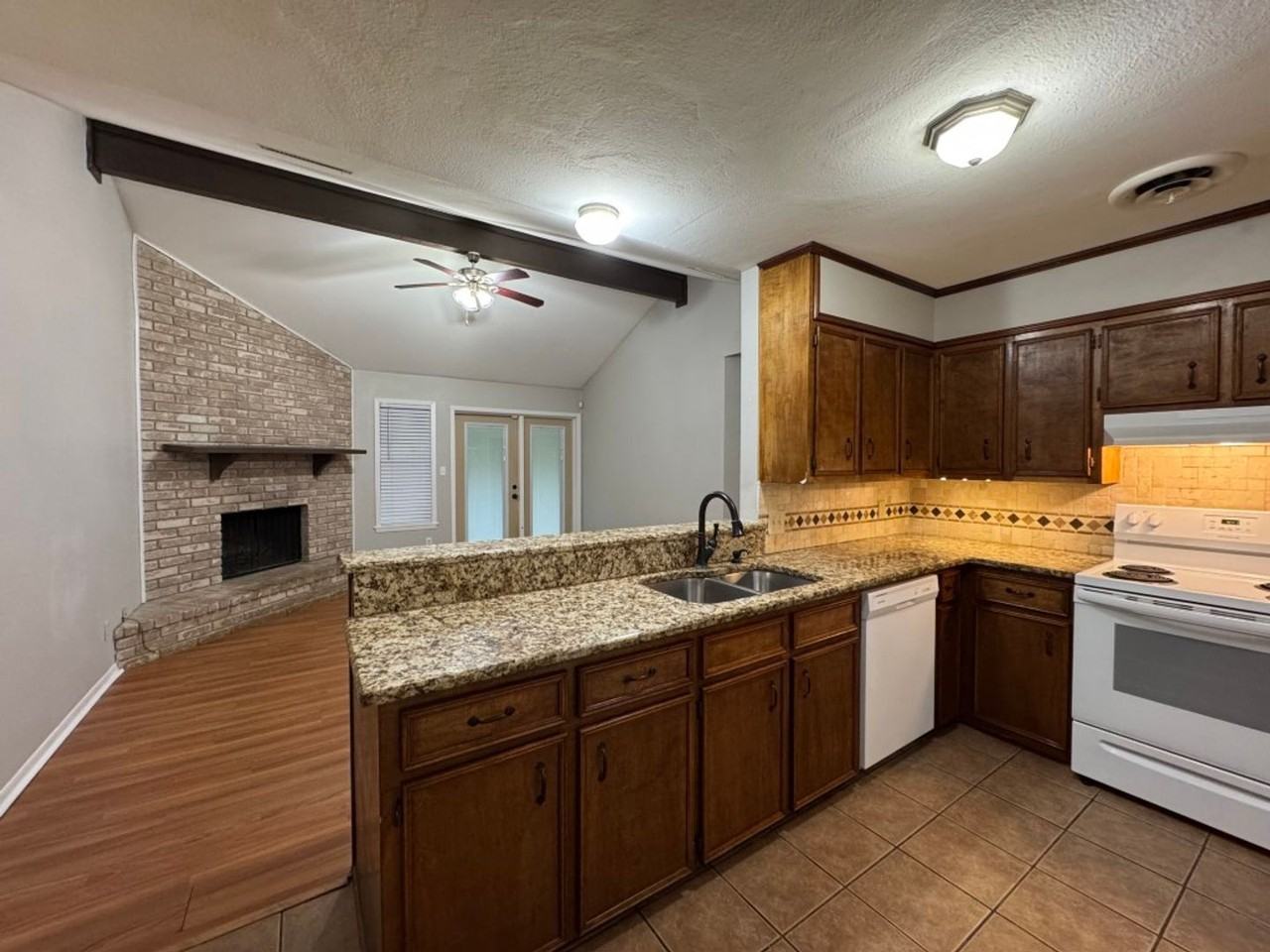 303 Londonderry Dr - Photo 4 of 12