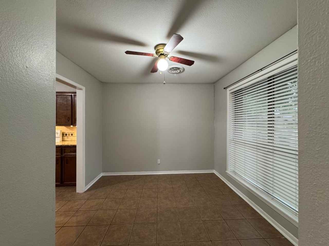 303 Londonderry Dr - Photo 5 of 12