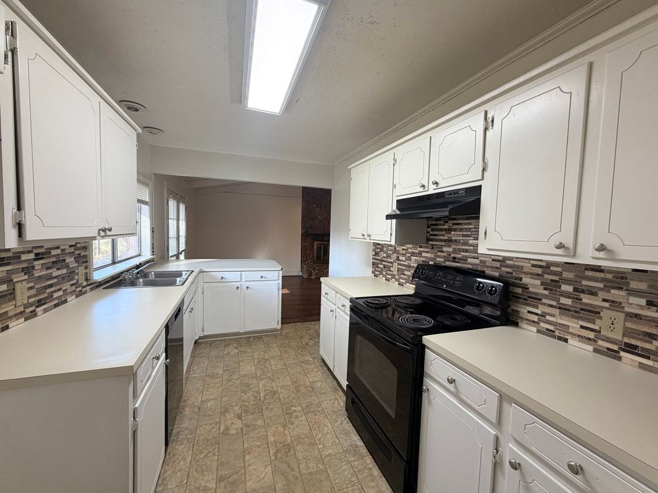 8852 Saint Clair St - Photo 4 of 19