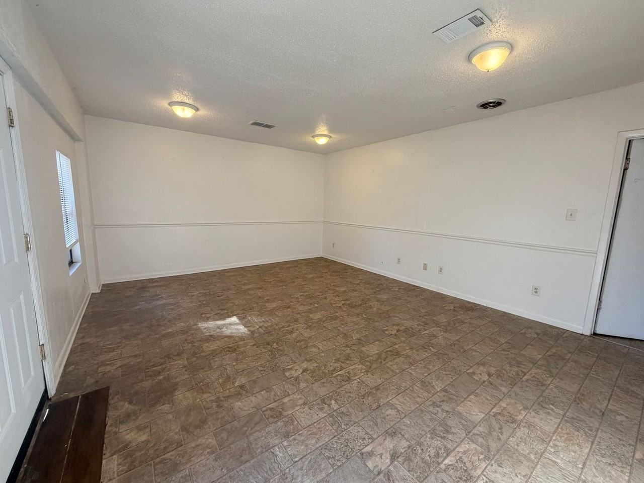 8852 Saint Clair St - Photo 5 of 19