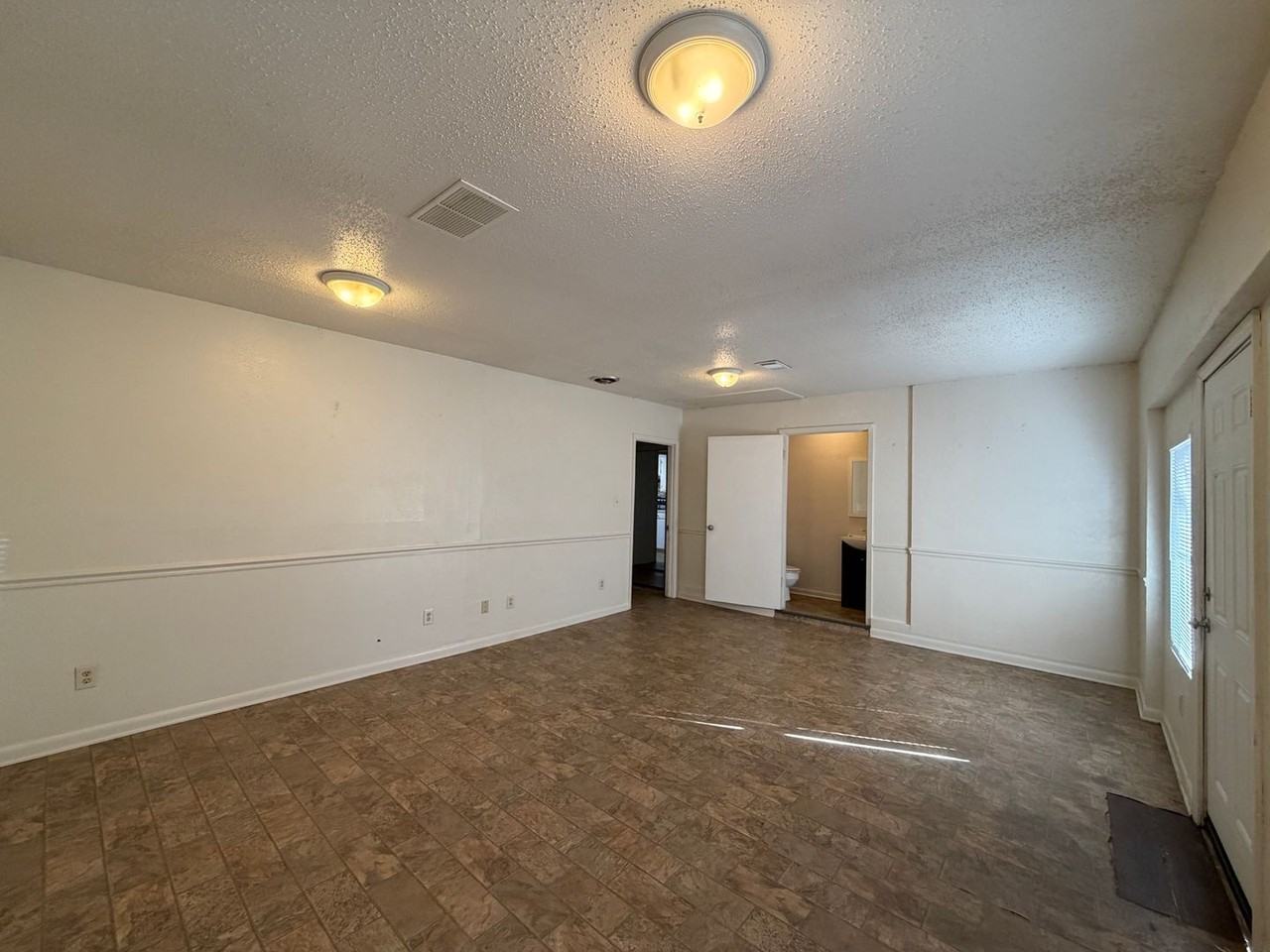 8852 Saint Clair St - Photo 6 of 19