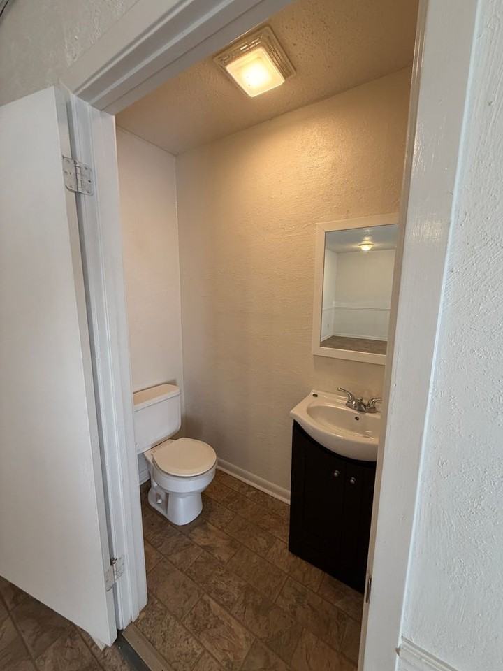 8852 Saint Clair St - Photo 7 of 19