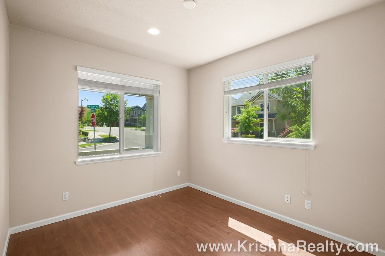 7077 Nw 167th Ave - Photo 3 of 27