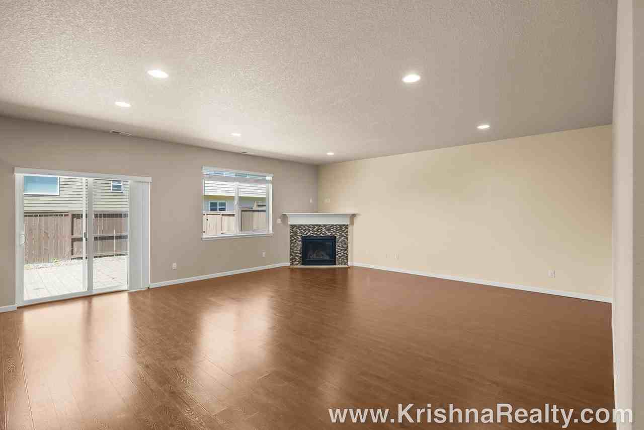 7077 Nw 167th Ave - Photo 4 of 27