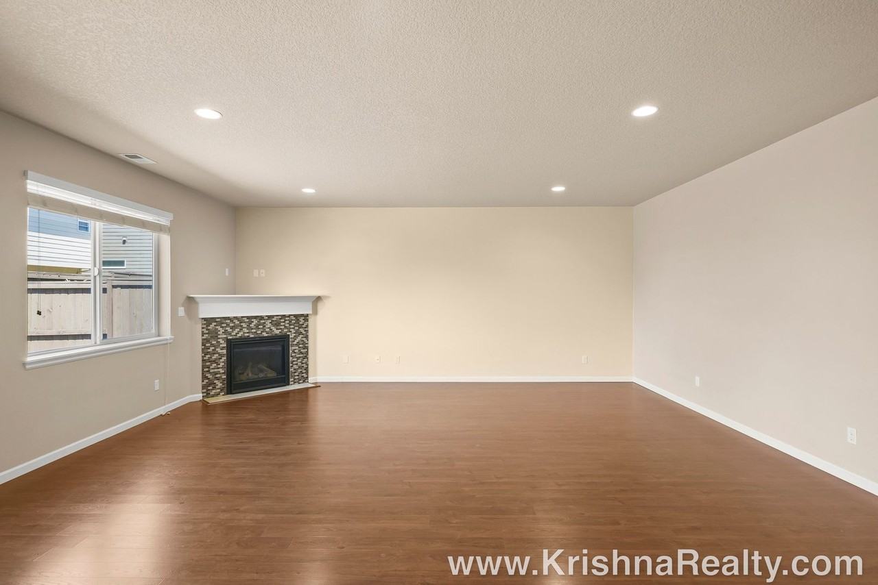 7077 Nw 167th Ave - Photo 5 of 27