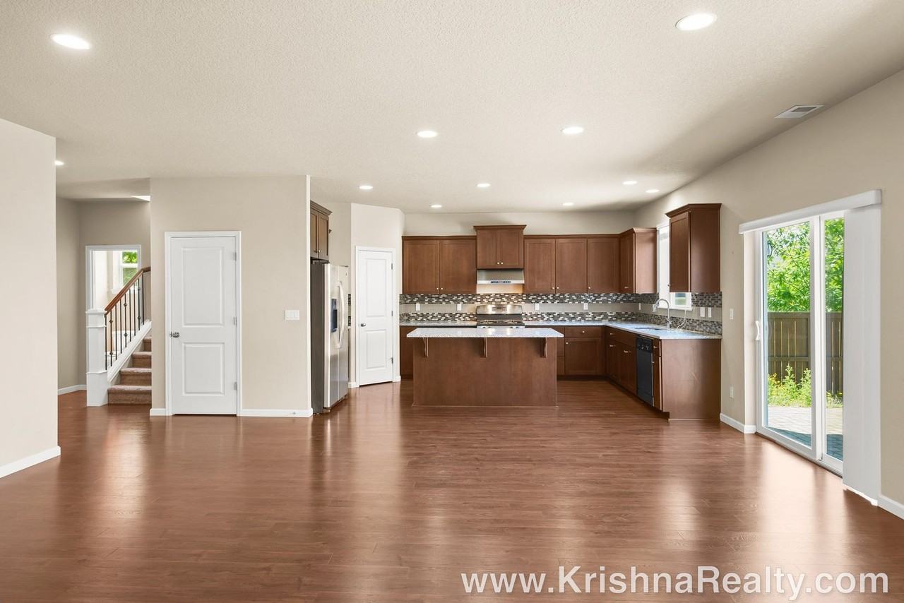 7077 Nw 167th Ave - Photo 6 of 27