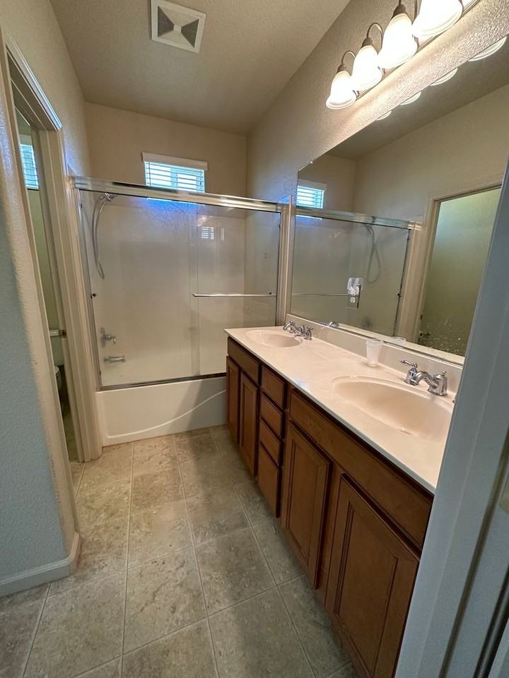 1020 Sierra View Cir #2 - Photo 7 of 17