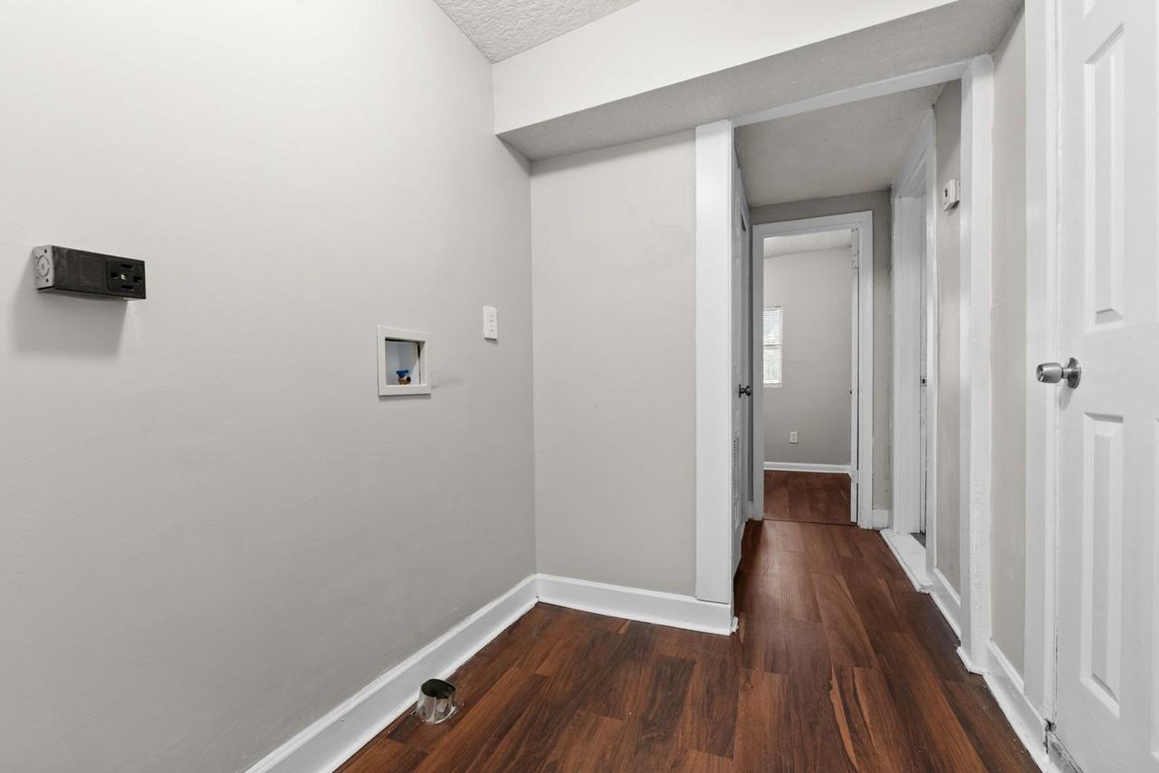 1119 Kenmore St - Photo 6 of 17