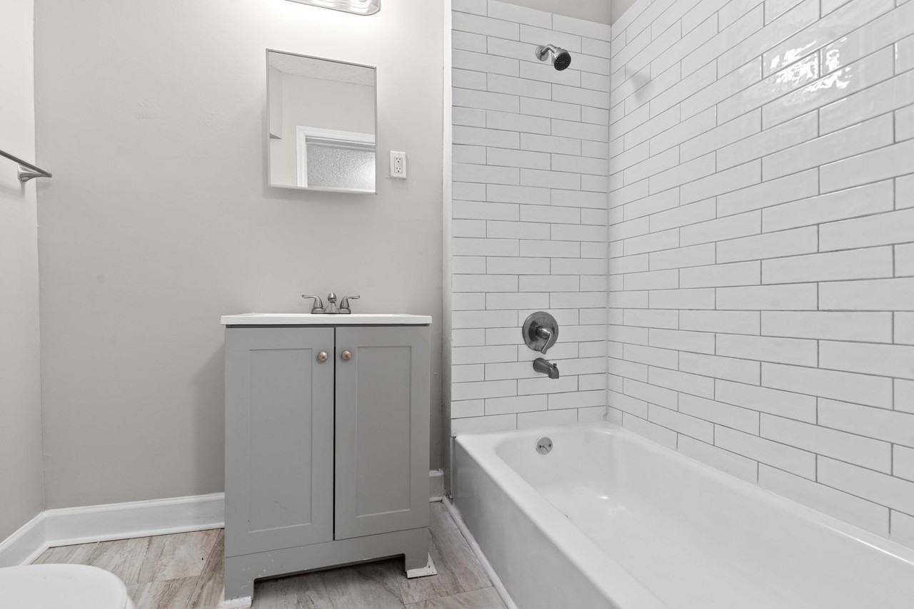 1119 Kenmore St - Photo 7 of 17