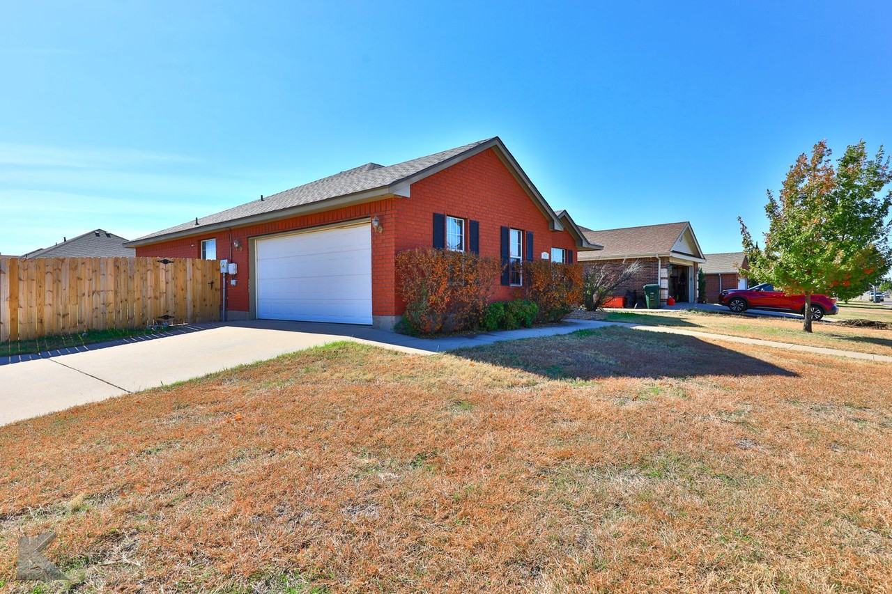 389 Sugarloaf Ave - Photo 4 of 36