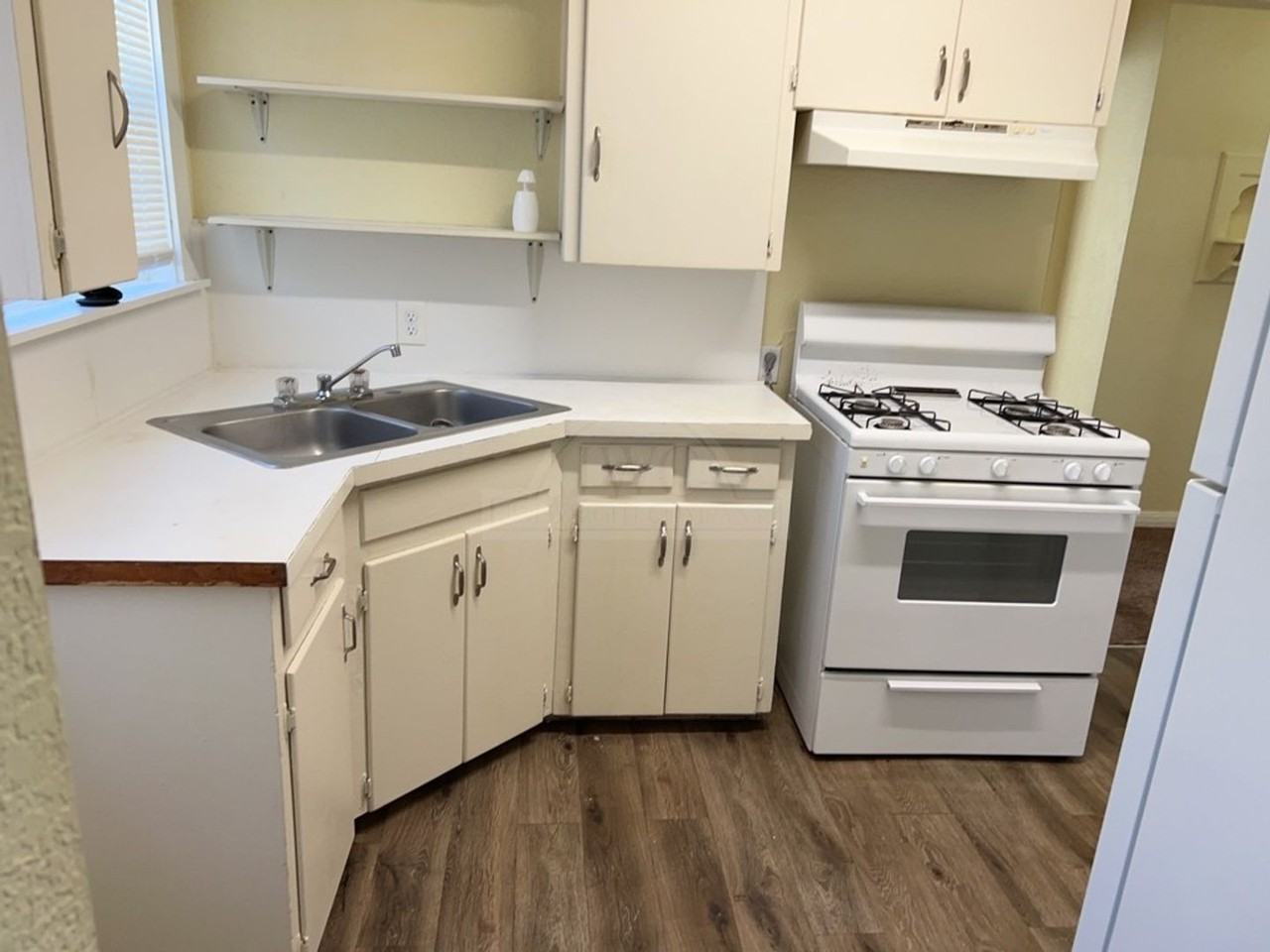 515 Kern Rd - Photo 6 of 15