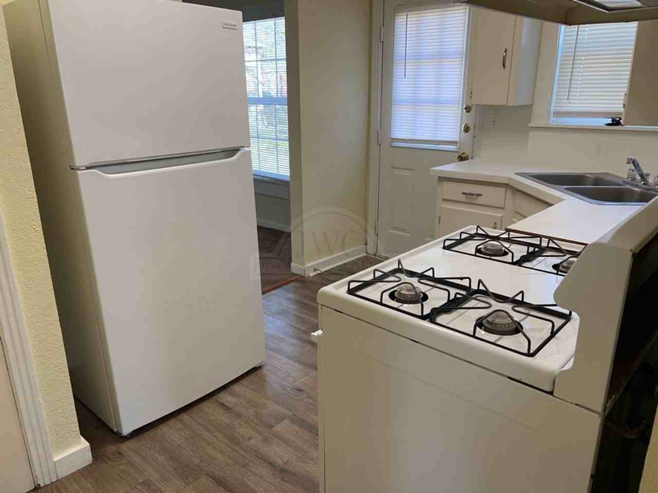 515 Kern Rd - Photo 7 of 15