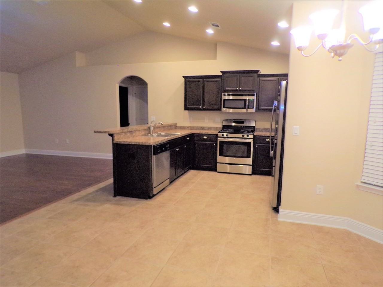 5805 Maggie Rose Cir - Photo 3 of 17