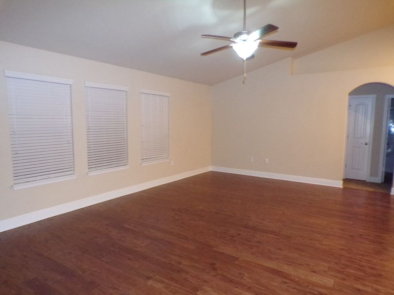 5805 Maggie Rose Cir - Photo 5 of 17