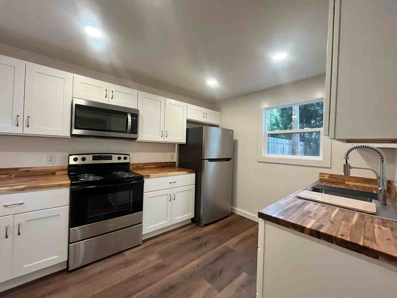 777 E San Joaquin Ave - Photo 4 of 22