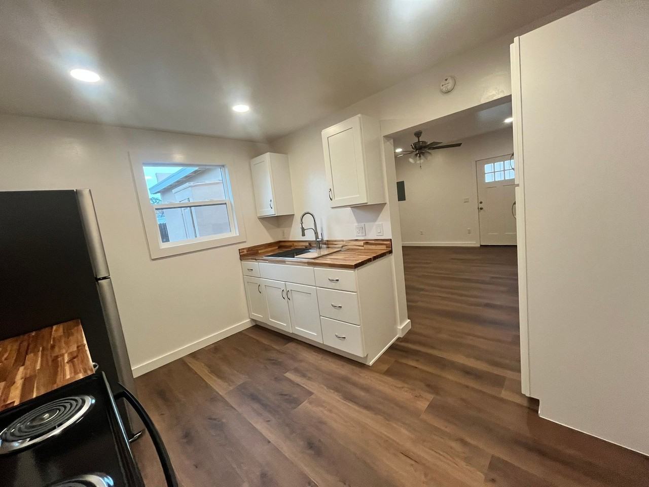 777 E San Joaquin Ave - Photo 5 of 22