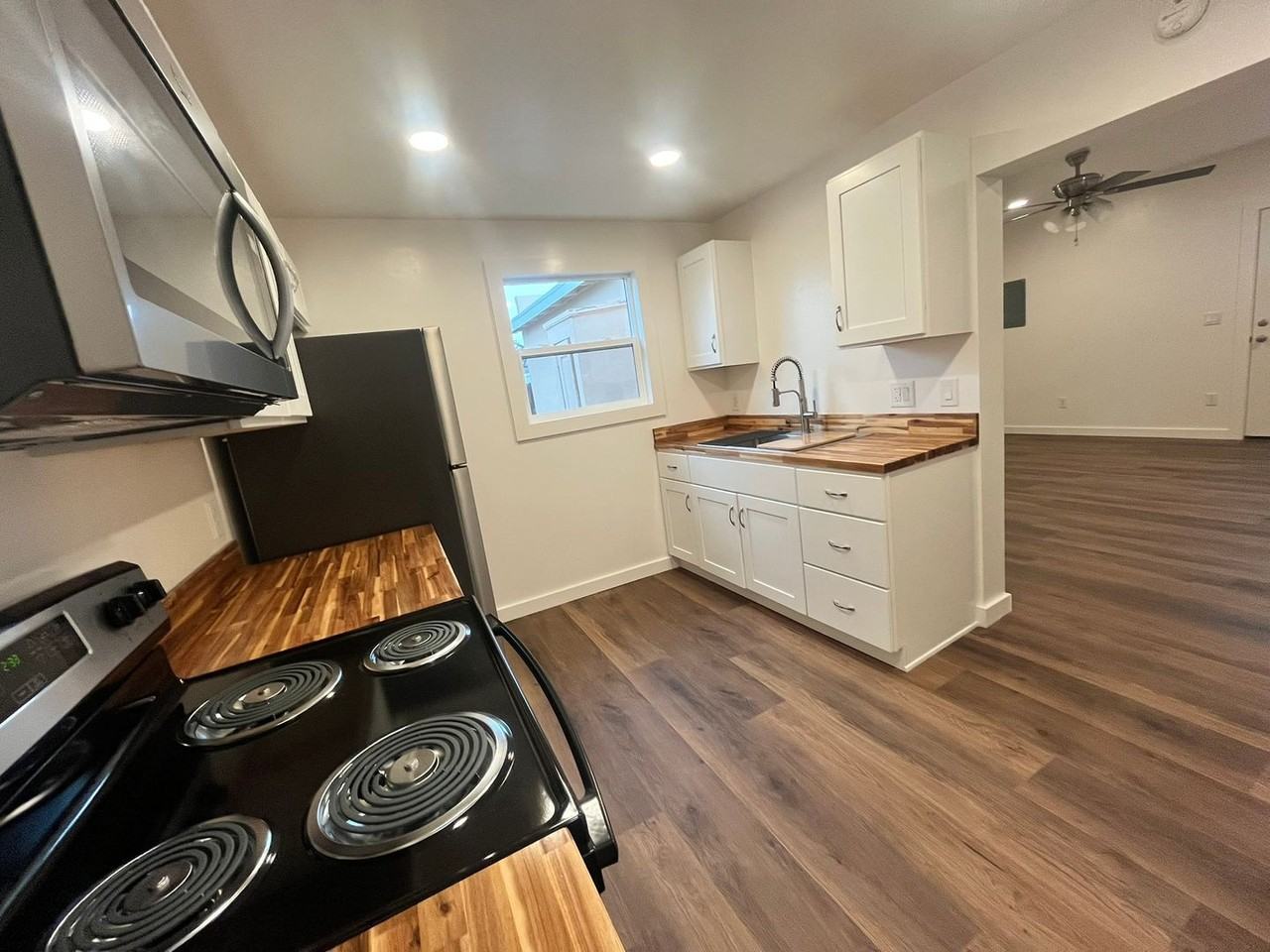 777 E San Joaquin Ave - Photo 6 of 22