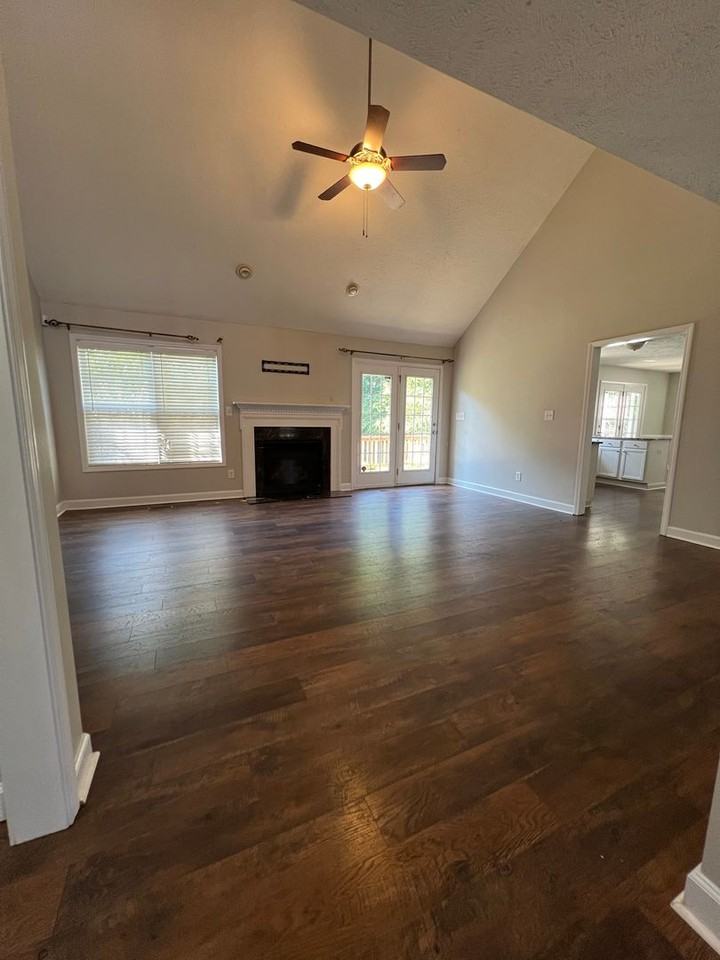 249 Thorncliff Dr - Photo 4 of 30