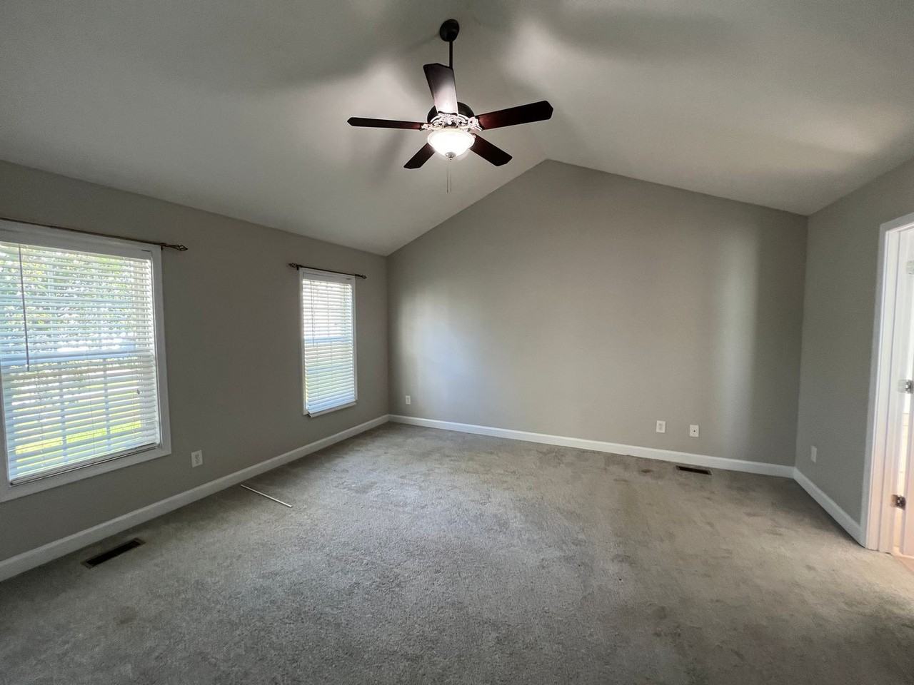 249 Thorncliff Dr - Photo 7 of 30