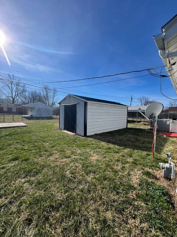 610 E 27th St - Photo 2 of 7