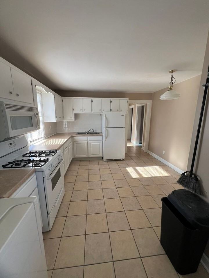 610 E 27th St - Photo 4 of 7