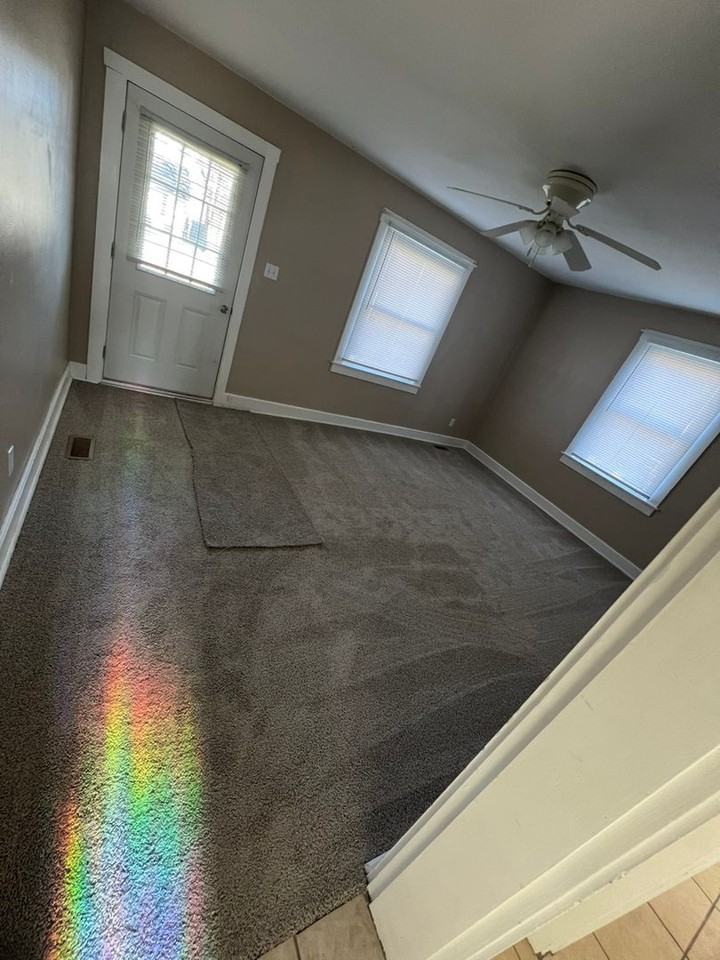 610 E 27th St - Photo 5 of 7