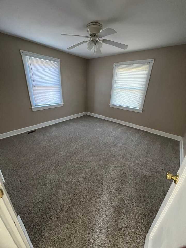 610 E 27th St - Photo 6 of 7