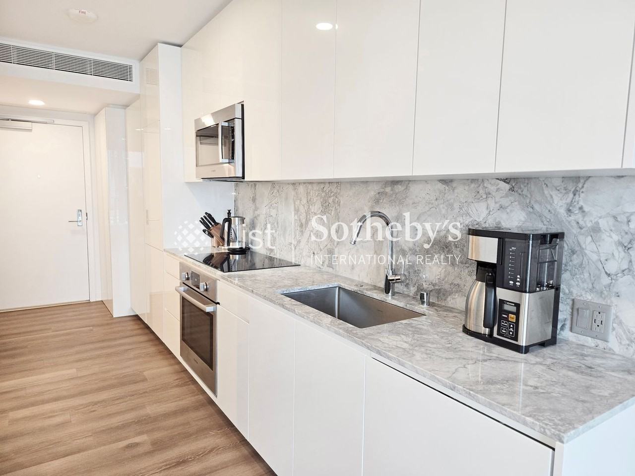 987 Queen St #1609 - Photo 3 of 17