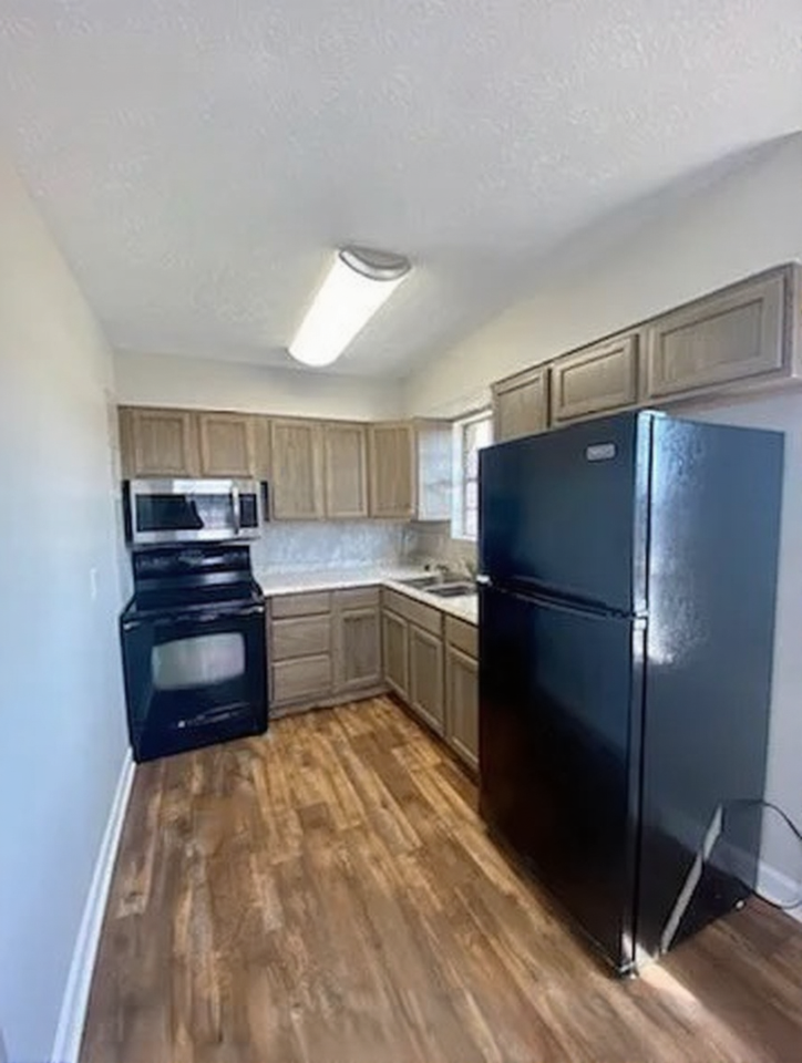 147 Meredith Ave - Photo 3 of 4