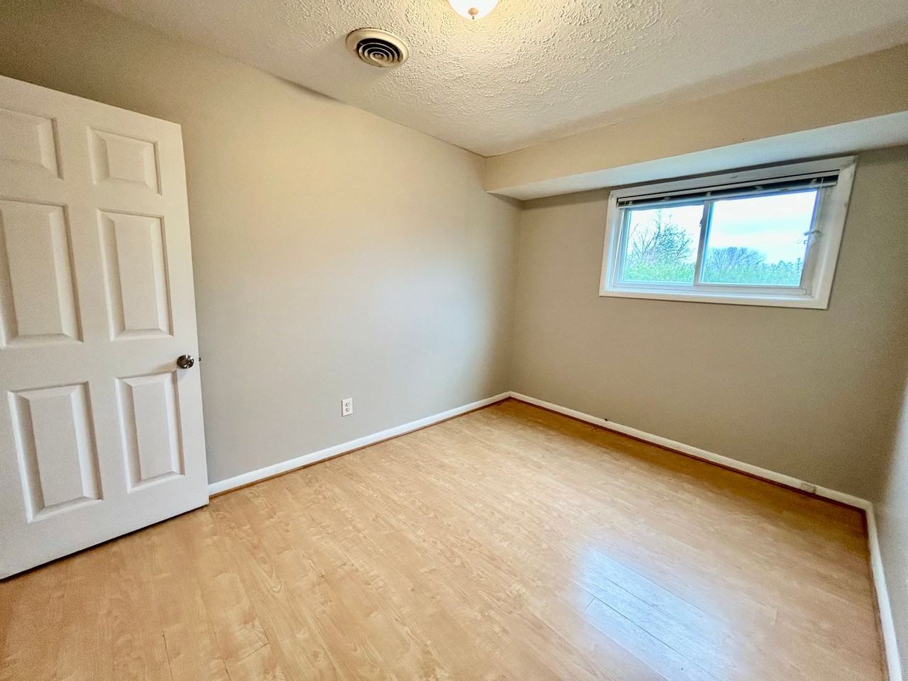 420 Tibbs Ln - Photo 7 of 15