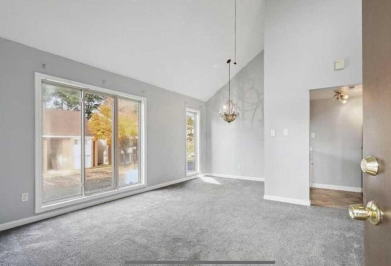 103 Hampton Club Dr #4 - Photo 2 of 6